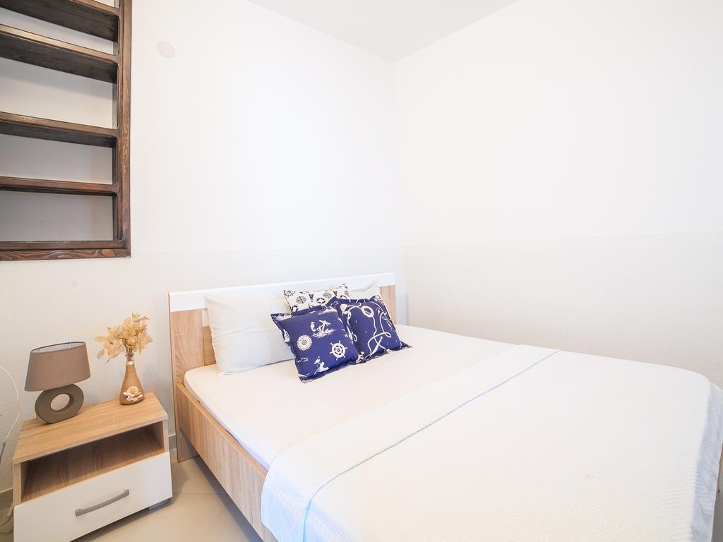 Apartments Elena Tivat Exterior photo