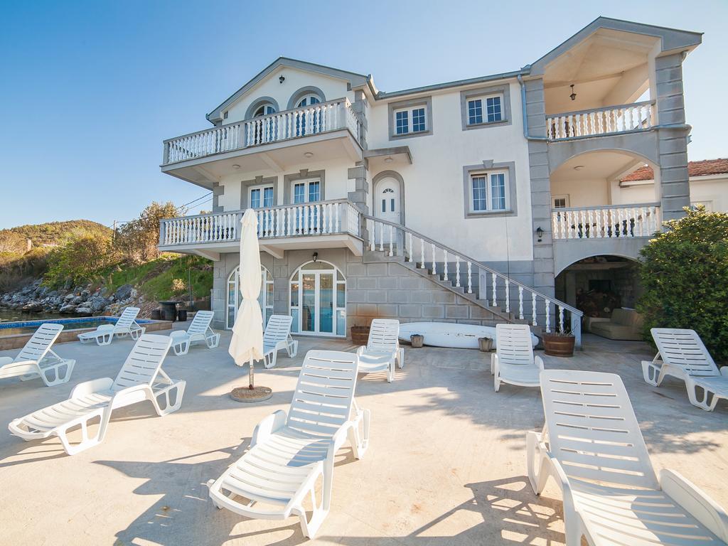 Apartments Elena Tivat Exterior photo