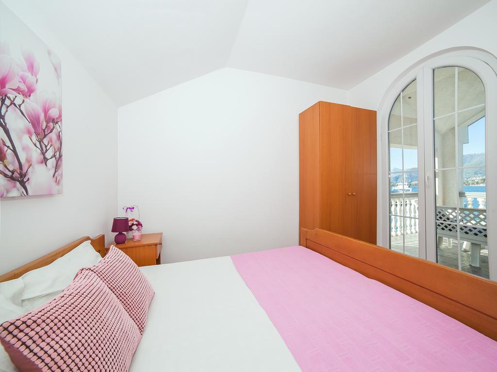 Apartments Elena Tivat Exterior photo